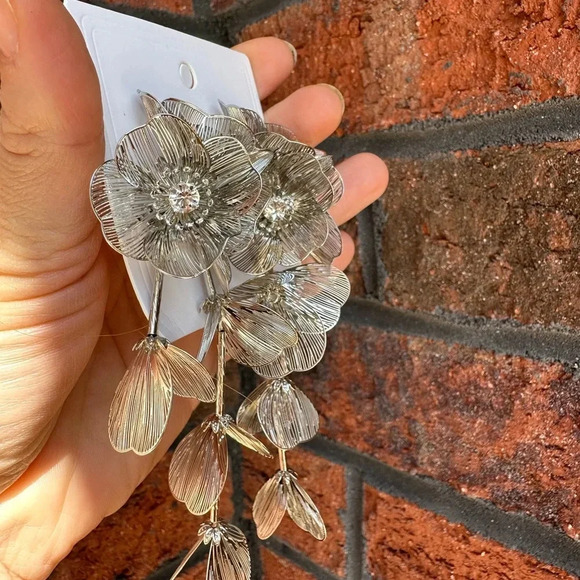 Zara Kate Middleton Famous Cascading Floral Earrings - Picture 7 of 16